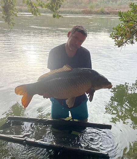 Carp fishing the River Ebro. jon29lb12oz