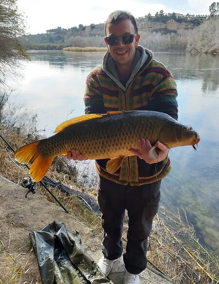 Carp fishing the River Ebro. Tim24lb